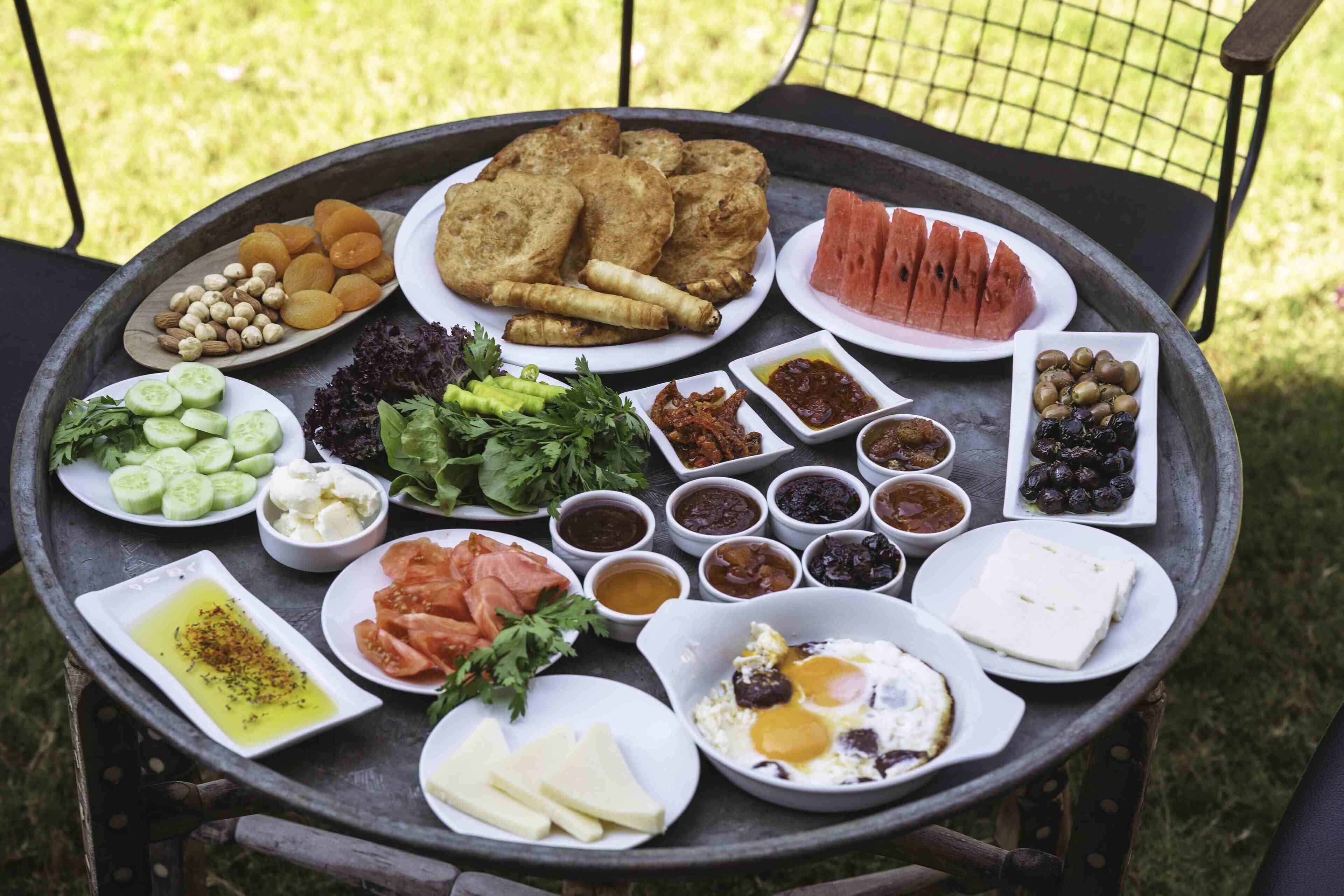 free daily full breakfast