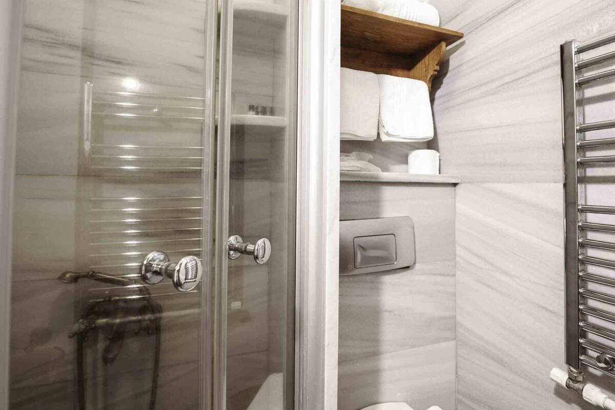 shower, free toiletries, hair dryer, bathrobes