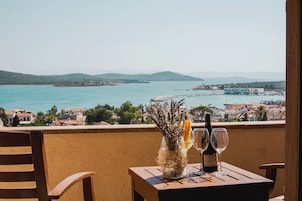 Quarto superluxo | Frigobar, Wi-Fi de cortesia, roupa de cama