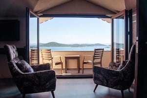 Quarto superluxo | Frigobar, Wi-Fi de cortesia, roupa de cama