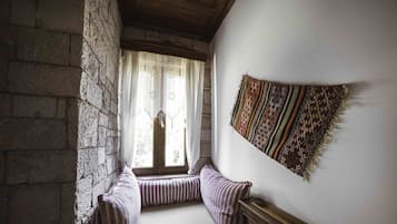 Minibar, wifi gratis y ropa de cama