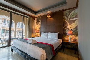 In-room safe, desk, blackout curtains, free WiFi - Minatale Phuket (Patong)