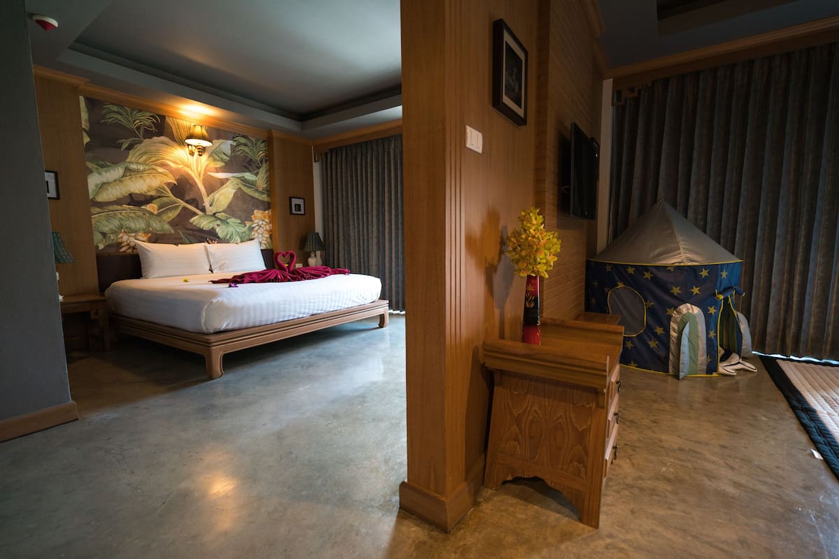 Kamar Keluarga | 1 kamar tidur, brankas, meja kerja, dan tirai kedap cahaya
