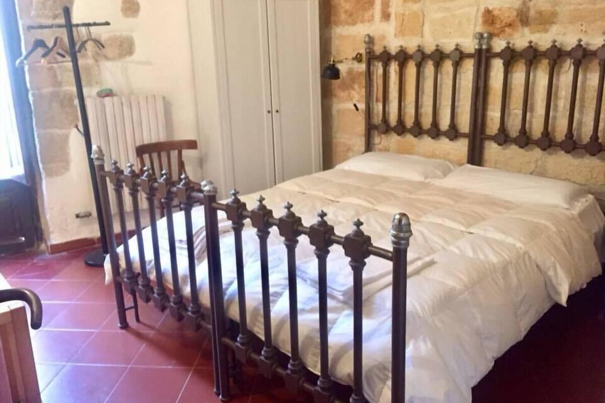 Premium bedding, minibar, bed sheets
