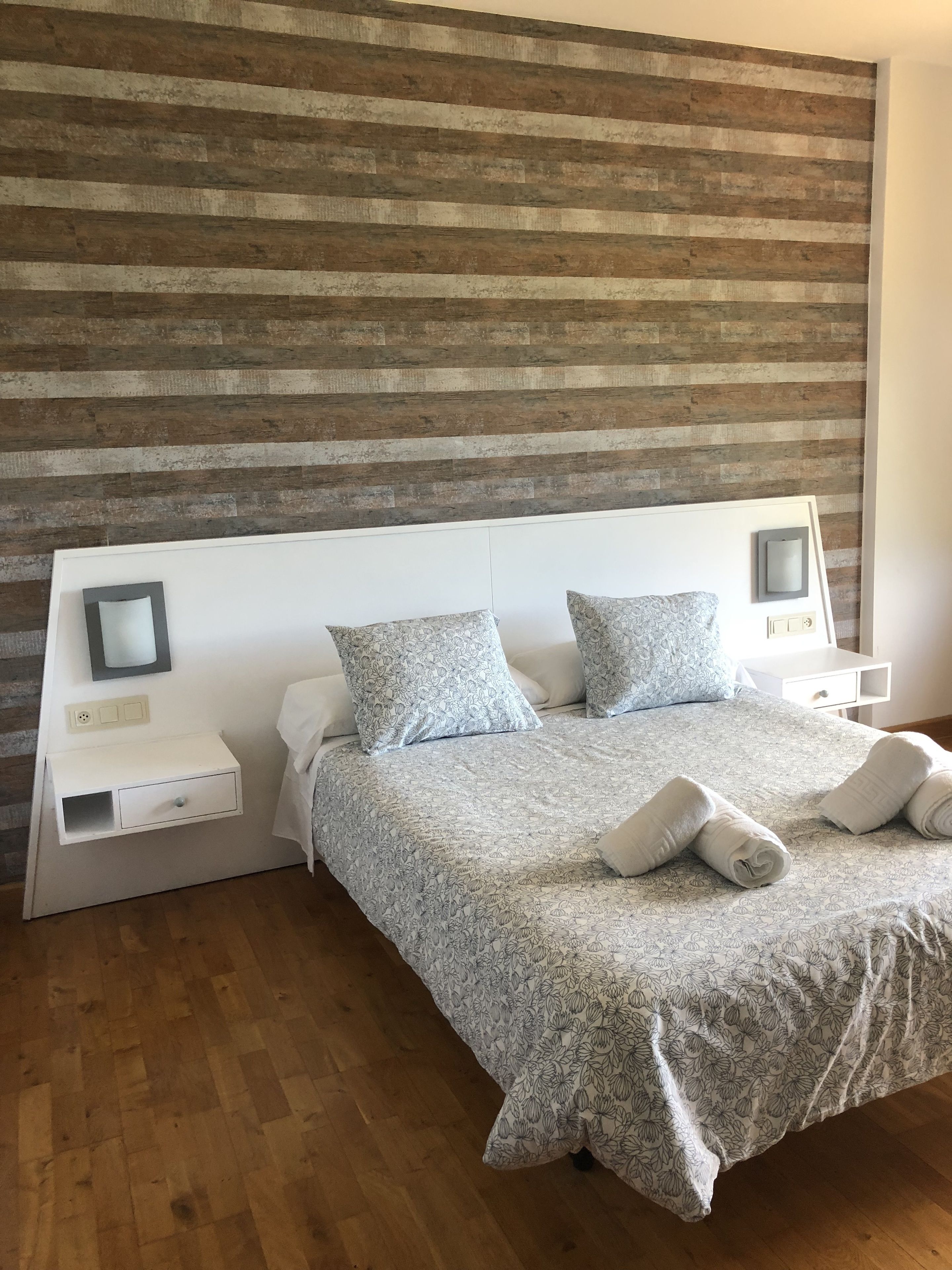 deluxe double room, mountain view | in-room dining