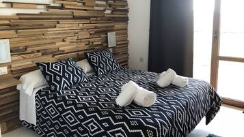 Habitación doble, terraza, vistas a la montaña | Escritorio, cunas (de pago), wifi gratis