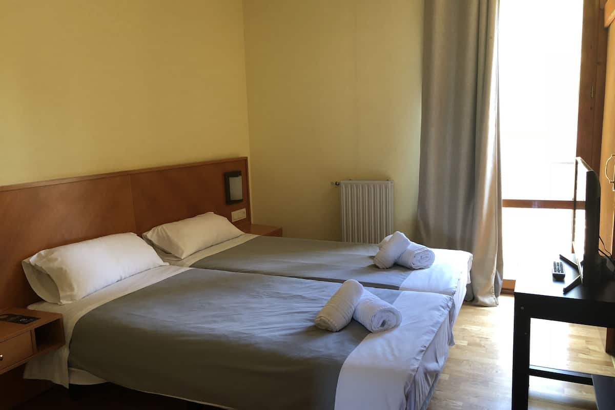 standard double room | desk, cots/infant beds, free wifi