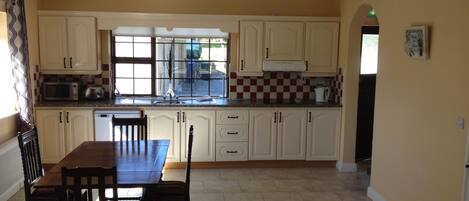 Bungalow Confort, baño privado, vista al jardín | Vista desde la propiedad