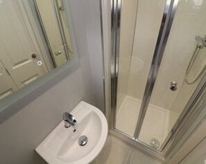 Bathroom - Inglenook Guest House  (Carnforth)