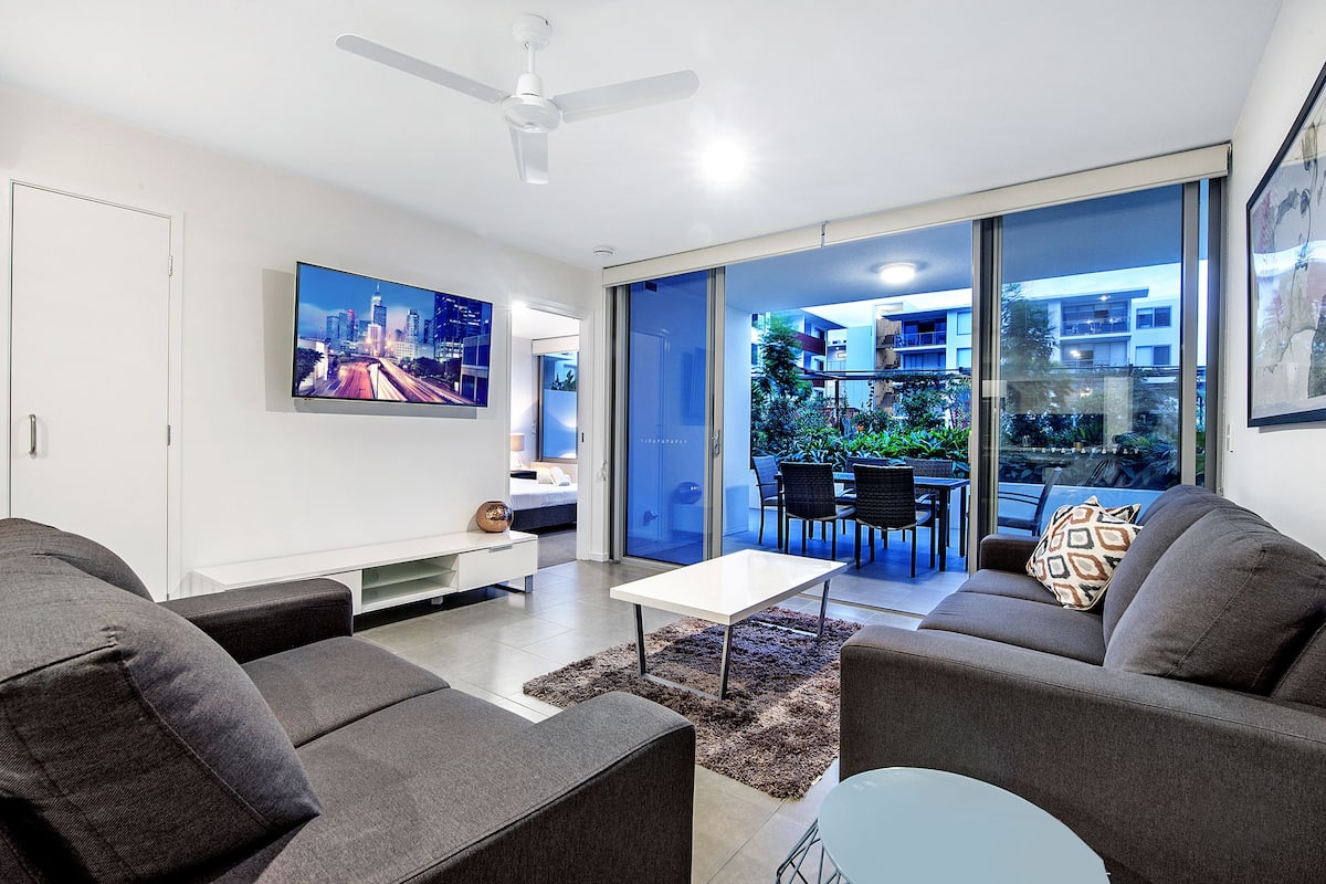 Deluxe Apartment, 3 Bedrooms, Pool Access | 4 bedrooms, premium bedding, desk, iron/ironing board
