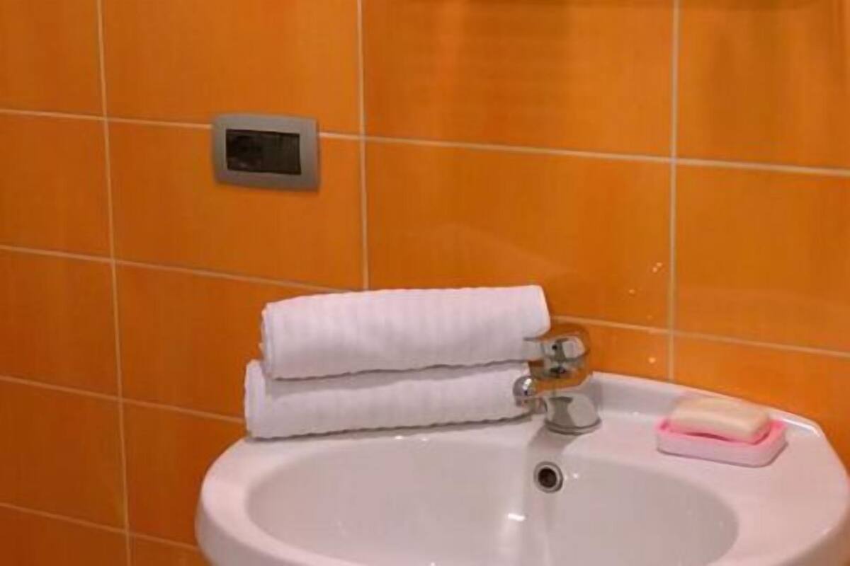 Bathroom sink