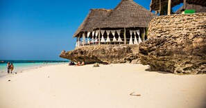 Breakfast, lunch, dinner served; international cuisine, beach views  - Ocean Dream Beachside Hotel (Nungwi)