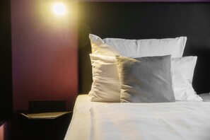 Hypo-allergenic bedding, soundproofing, iron/ironing board, free WiFi - Roomreich (Ingolstadt)