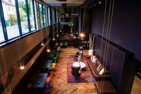 每日供应自助早餐(每人 EUR 16.00)