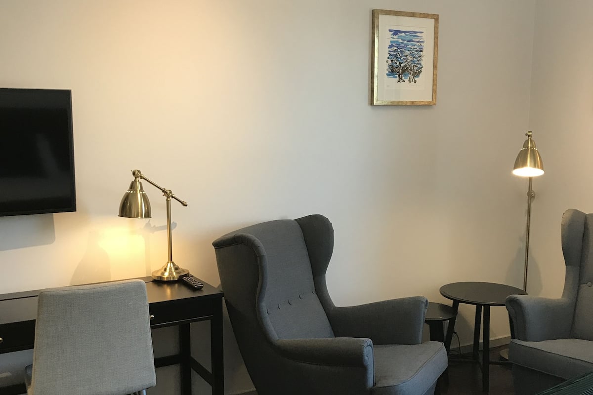 Skrivbord, strykjärn/strykbräda, gratis wi-fi och sängkläder