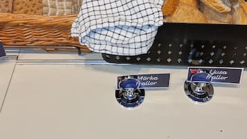 A display of various breads and pastries in wicker baskets and a black tray, with name tags for 'Mörka' and 'Ljusca'.