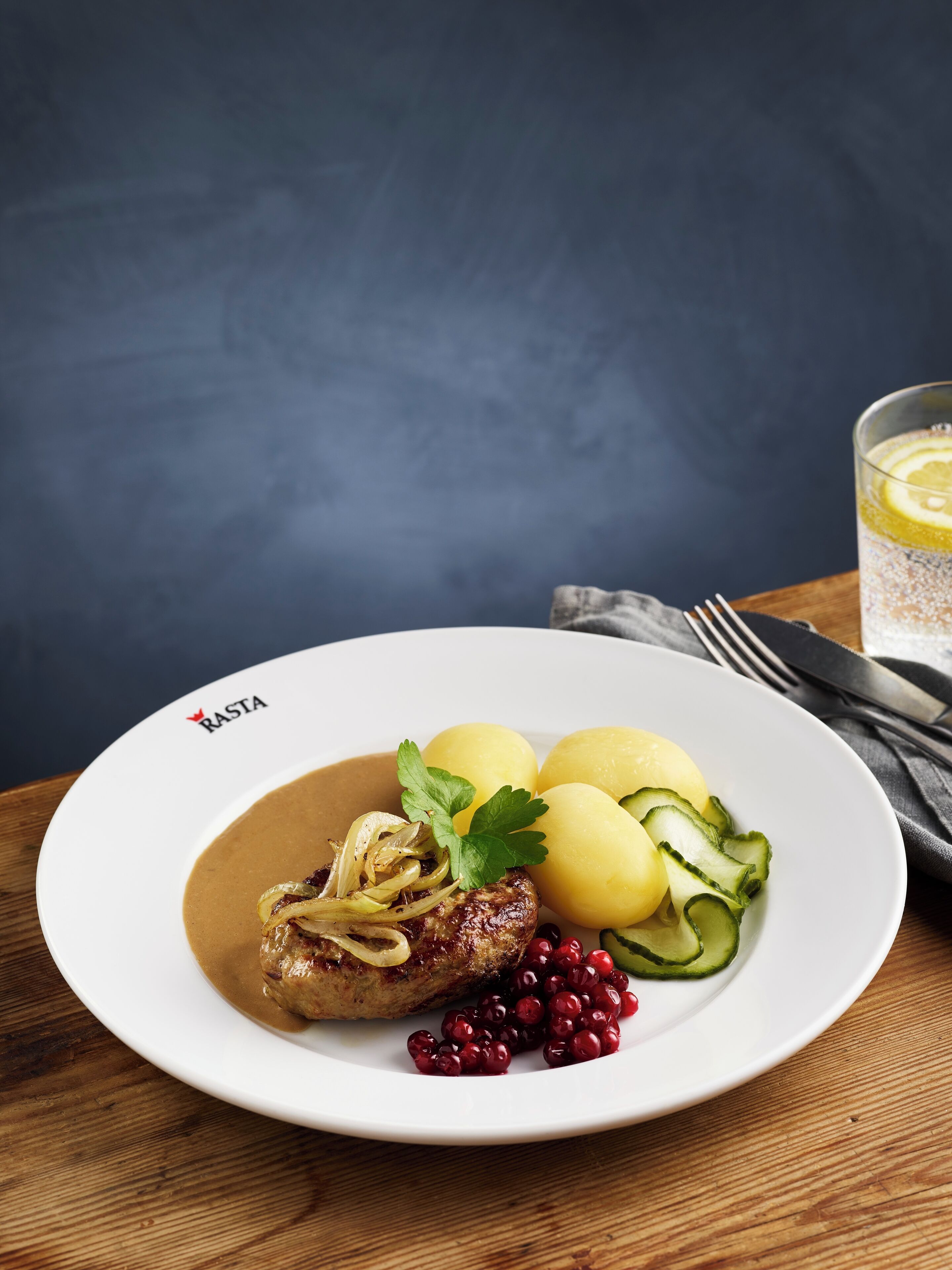 breakfast, lunch, dinner served; local and international cuisine