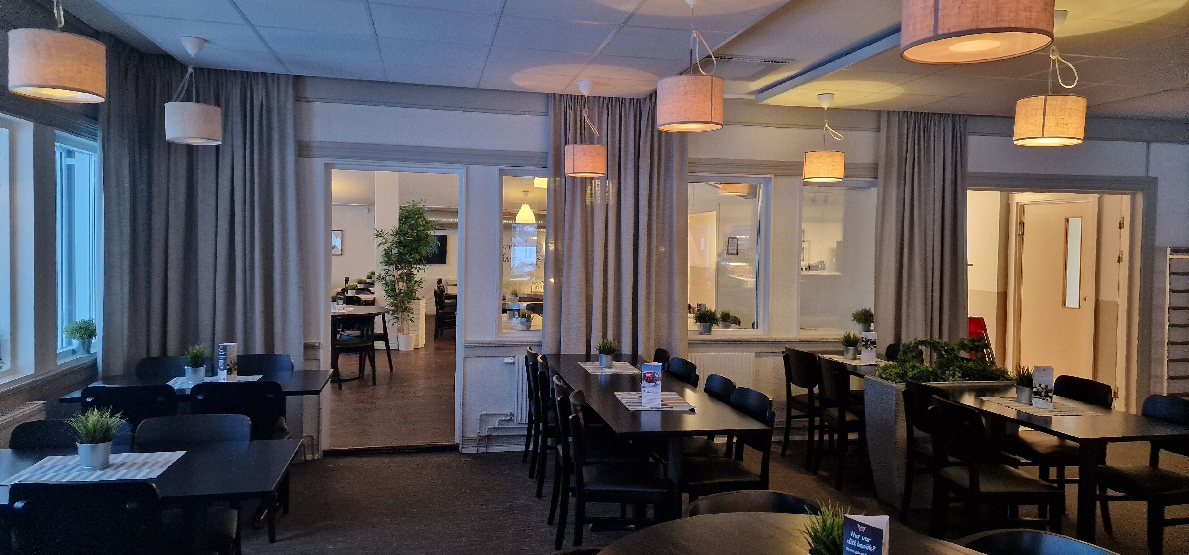 breakfast, lunch, dinner served; local and international cuisine