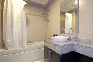Apartment, 1 Bedroom | Bathroom | Combined shower/tub, deep soaking tub, free toiletries, hair dryer - Piks Key - Marina Torch Tower (Dubai)