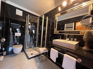 Deluxe Suite, 1 King Bed with Sofa bed, Non Smoking | Bathroom | Shower, free toiletries, hair dryer, slippers - Appartementhotel Cura Bad Füssing (Bad Fuessing)