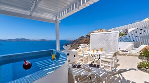 Body treatments, hydrotherapy, aromatherapy, hot stone massages - Iriana Suites (Santorini)