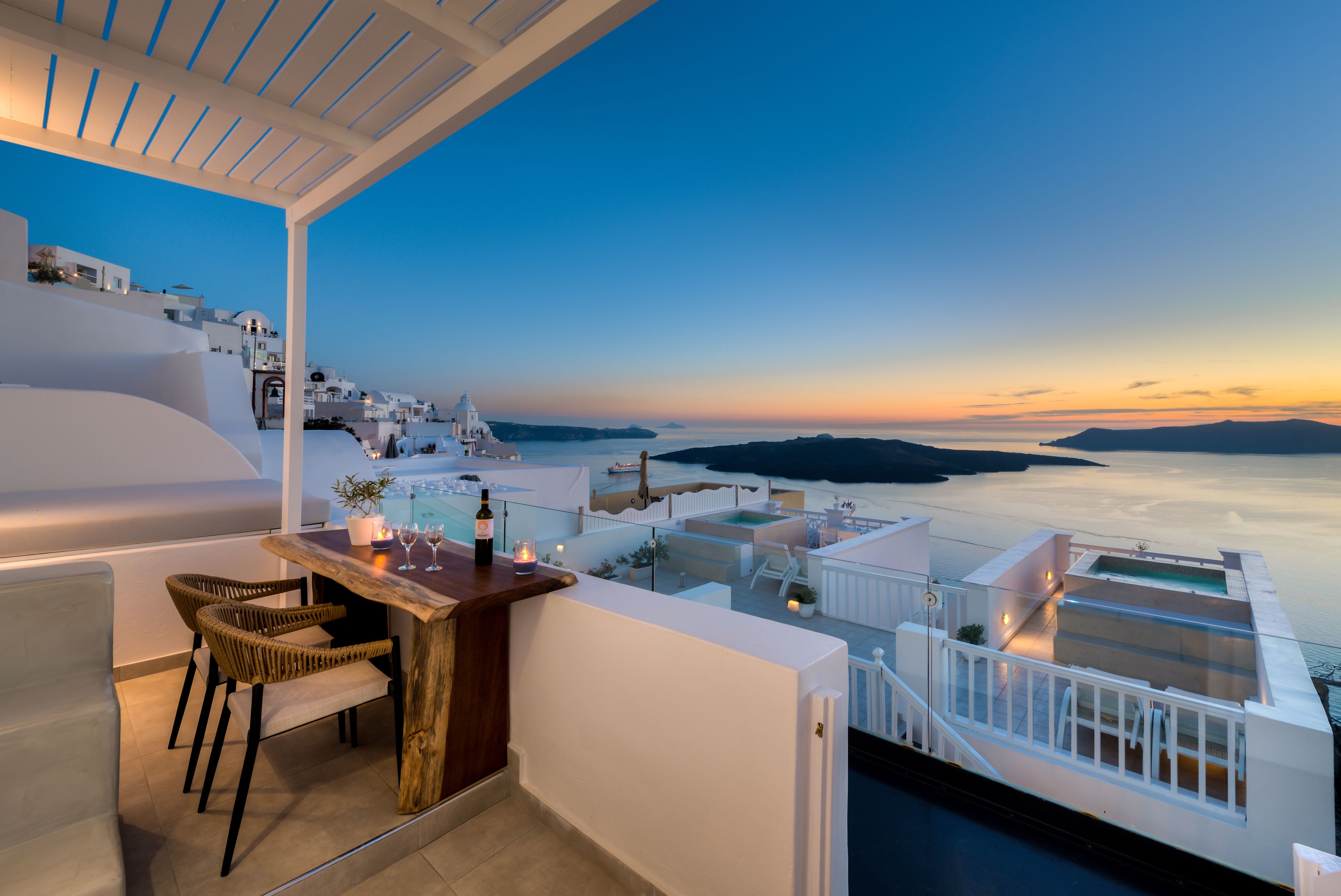 Cave Executive Suite Hot Tub | Balcony