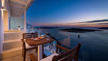 Suite Lune de Miel, 1 très grand lit, bain à remous, vue mer | 1 chambre, draps en coton égyptien, literie de qualité supérieure