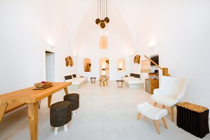 Living area - Iriana Suites (Santorini)