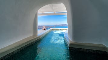 Executive Suite (With Heated Mini Pool) | Terrace/patio