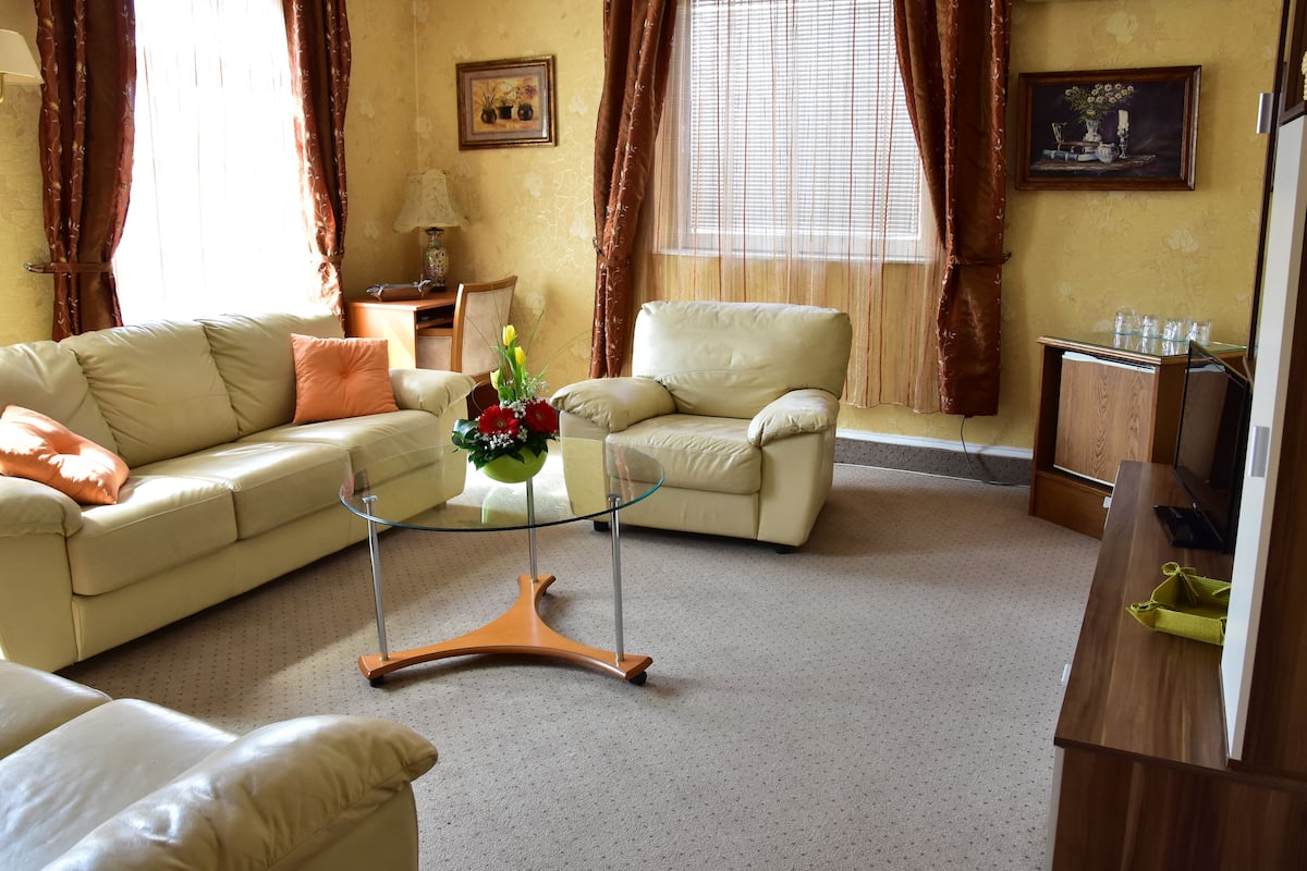 suite | living area | 32-inch flat-screen tv with cable channels, tv, heated floors