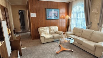 Suite | Living area