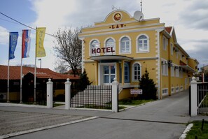 Front of property - Hotel Lav (Belgrade)