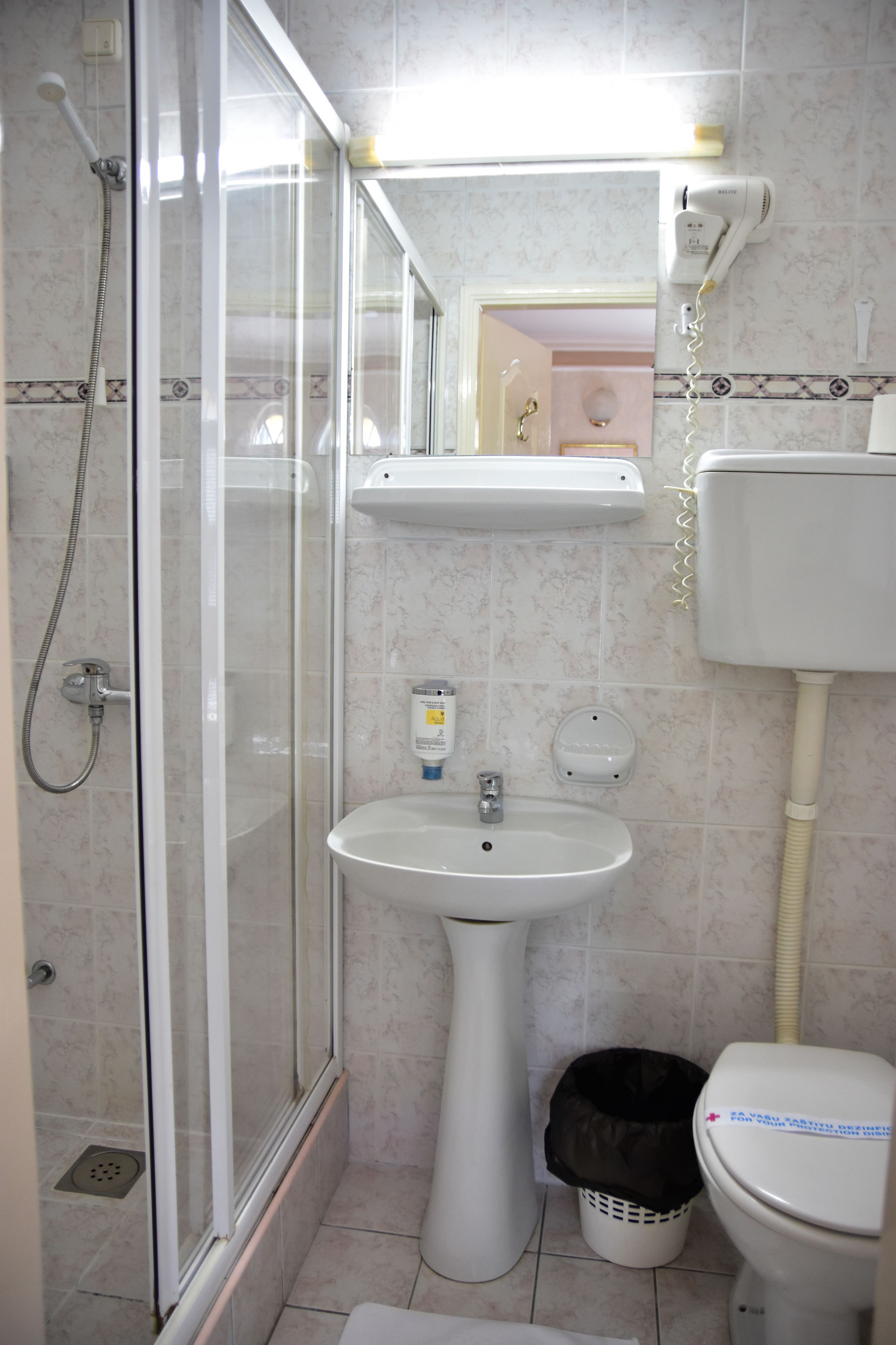 shower, free toiletries, hair dryer, towels