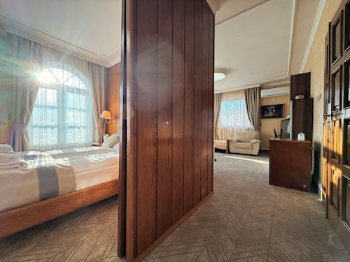 Hotel Lav