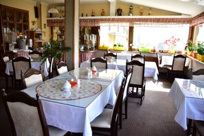 Daily buffet breakfast (EUR 6 per person) - Hotel Lav (Belgrade)