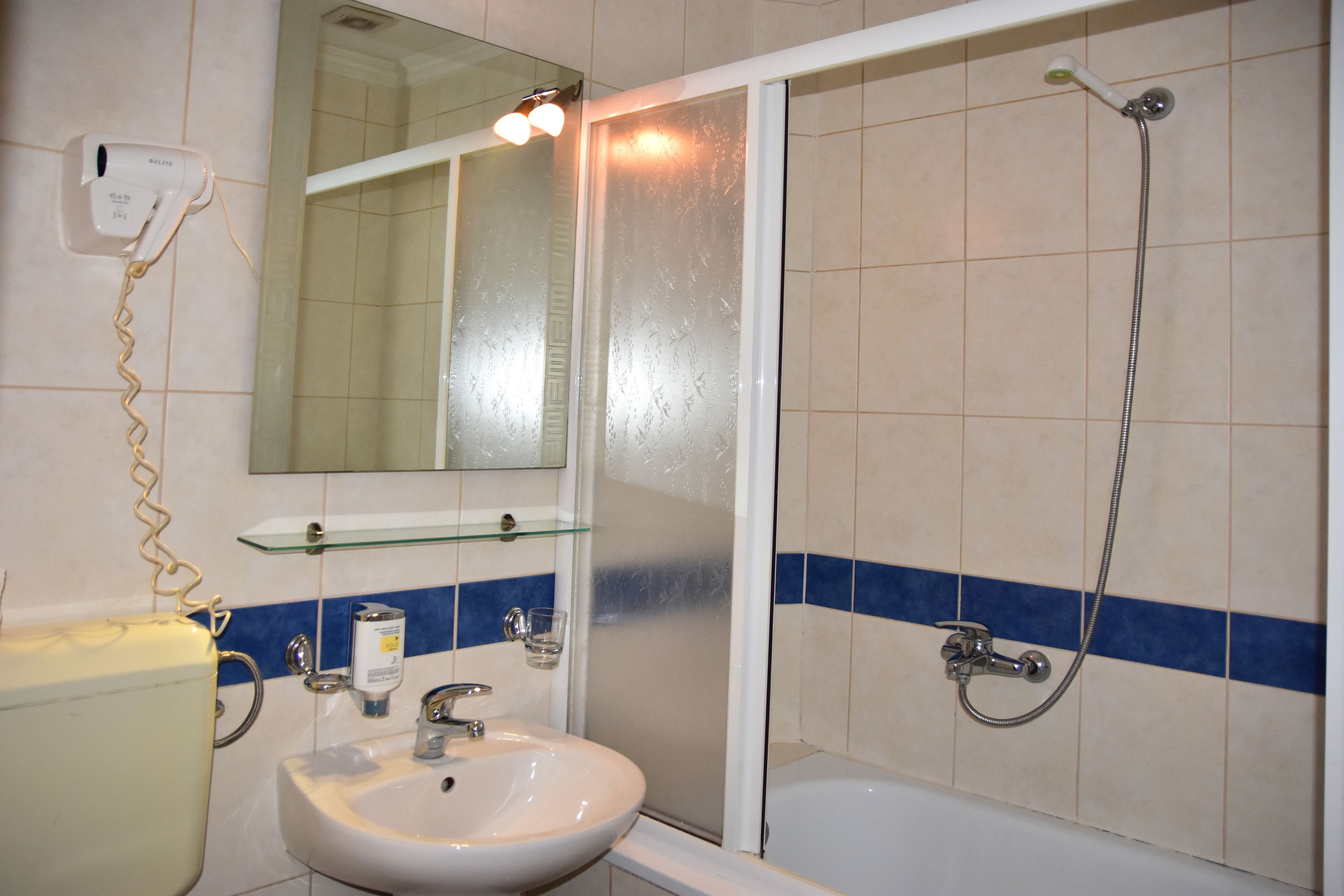 family triple room | bathroom | shower, free toiletries, hair dryer, towels