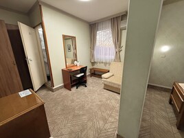 Junior Süit | Oturma alanı | Kablolu TV kanalları bulunan 32 inç düz ekran televizyon, televizyon 