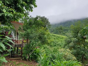 Chompoo | Kannettavalle tietokoneelle sopiva työtila, ilmainen Wi-Fi