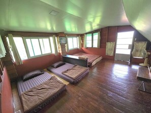 Espace de travail pour ordinateur portable, Wi-Fi gratuit, draps fournis