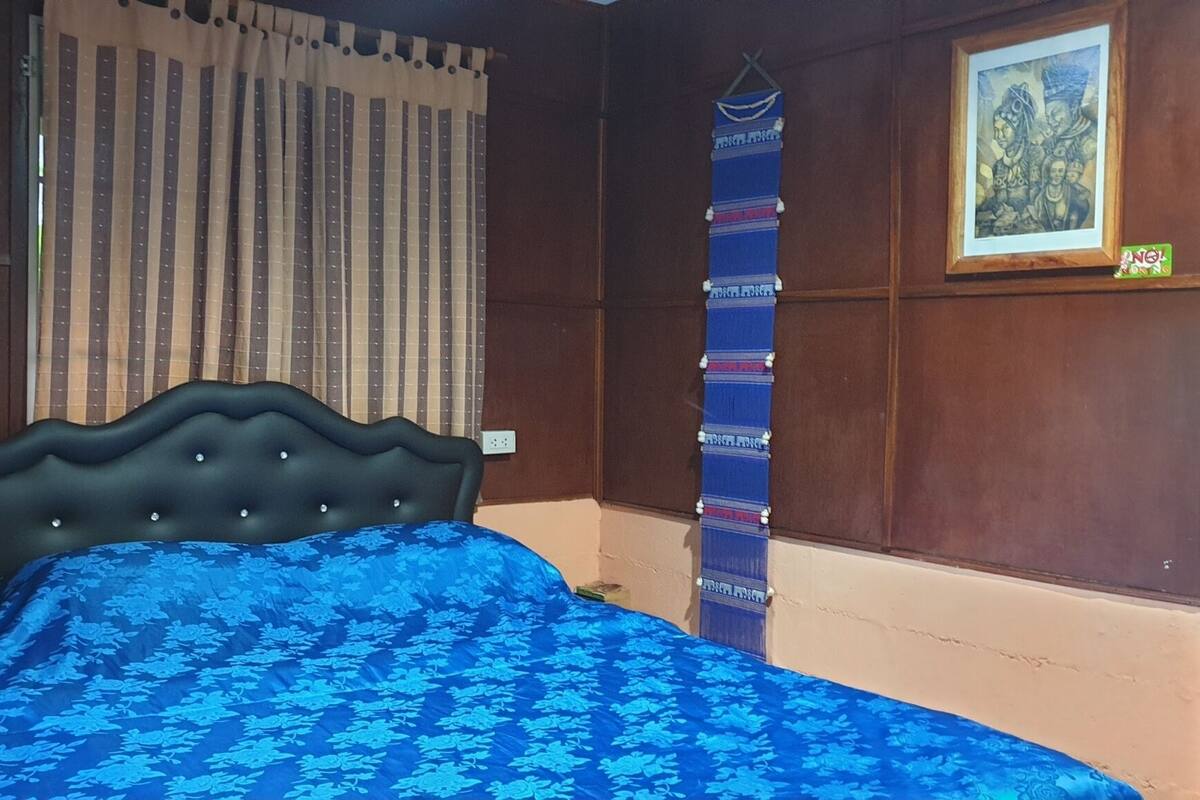 مساحة عمل للكمبيوتر المحمول وواي فاي مجانًا وملاءات أسرّة