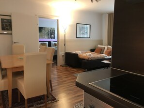 Apartment, 1 Schlafzimmer (Top 16) | Wohnzimmer | Flachbildfernseher