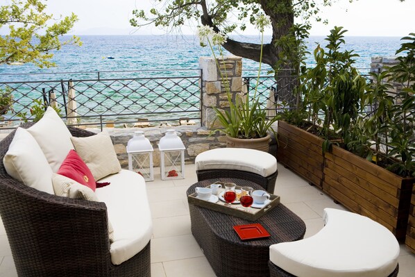 Suite, 1 chambre, vue mer | Terrasse/Patio