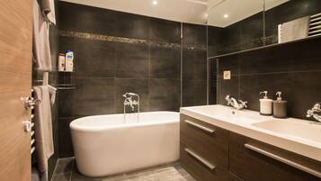 Casa City, 4 camere da letto | Bagno | Set di cortesia gratuito, asciugacapelli, accappatoio, asciugamani