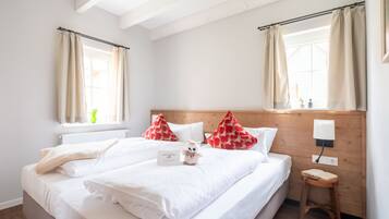 2 bedrooms, premium bedding, in-room safe, cots/infant beds