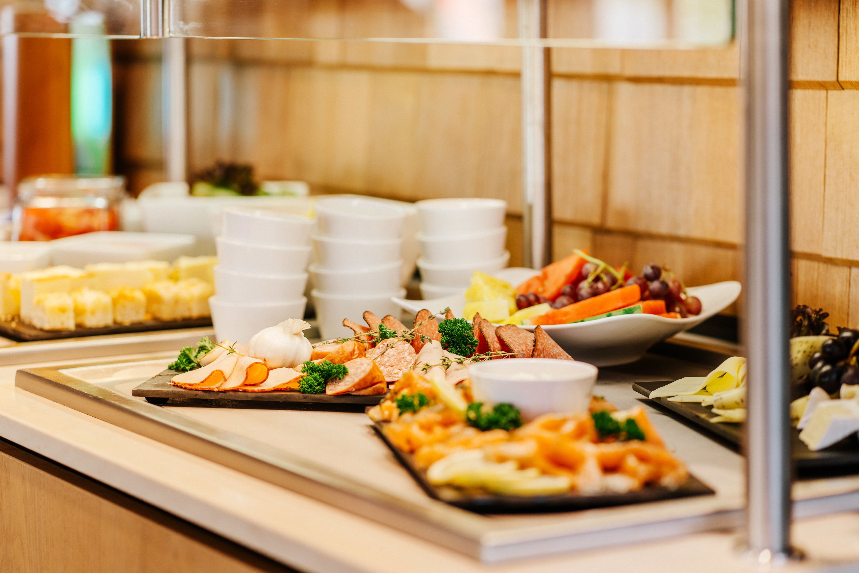 Bữa sáng buffet hàng ngày (20 EUR/mỗi người) 