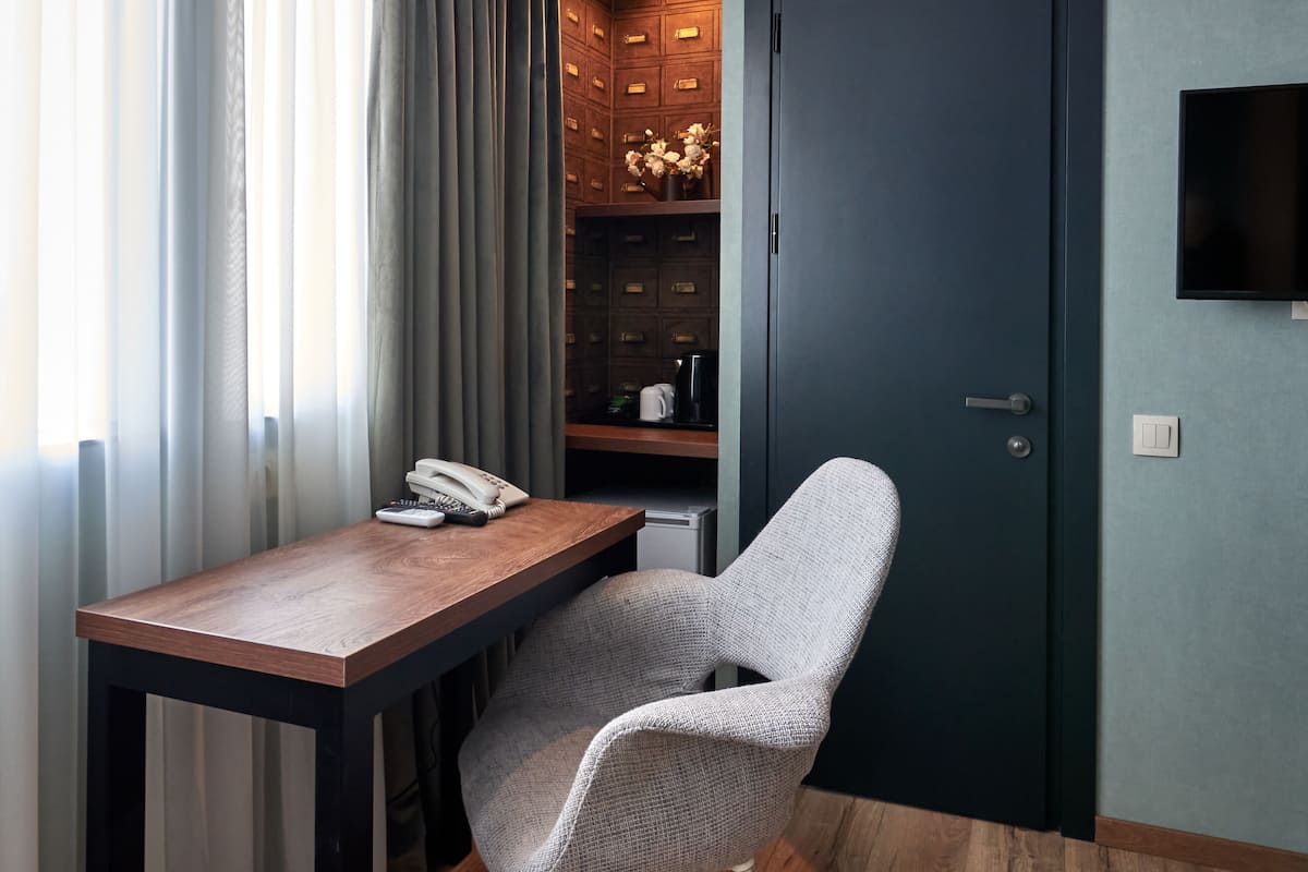 Kamar Double Panorama | 1 kamar tidur, minibar, brankas, dan meja kerja