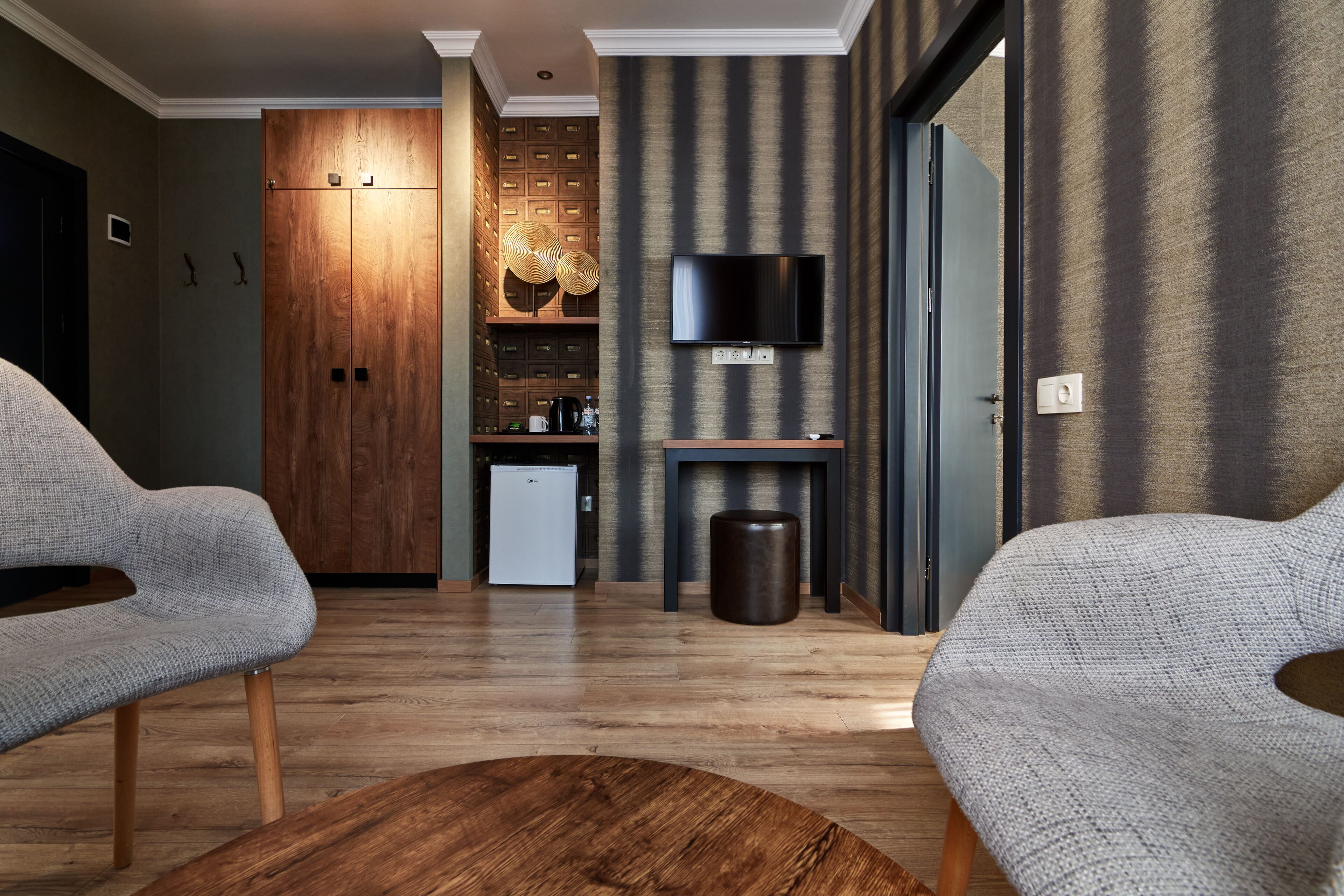 family suite | living area | flat-screen tv