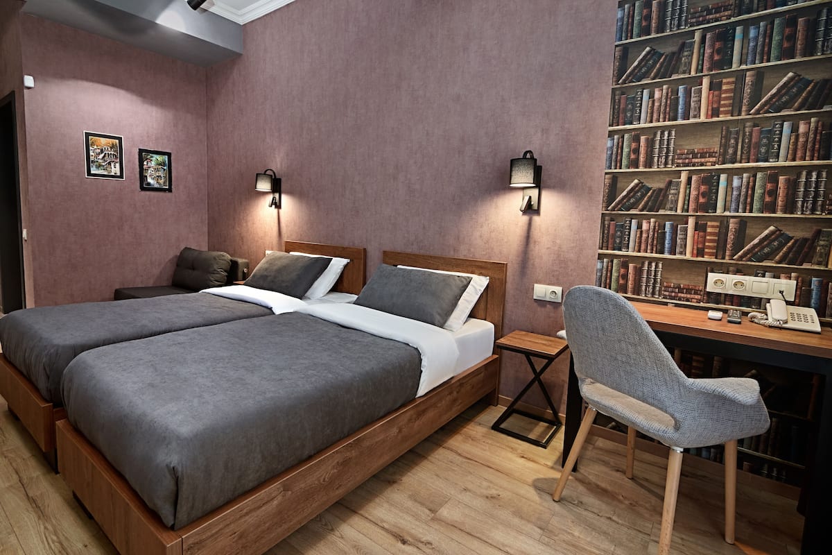 Kamar Twin Superior | 1 kamar tidur, minibar, brankas, dan meja kerja