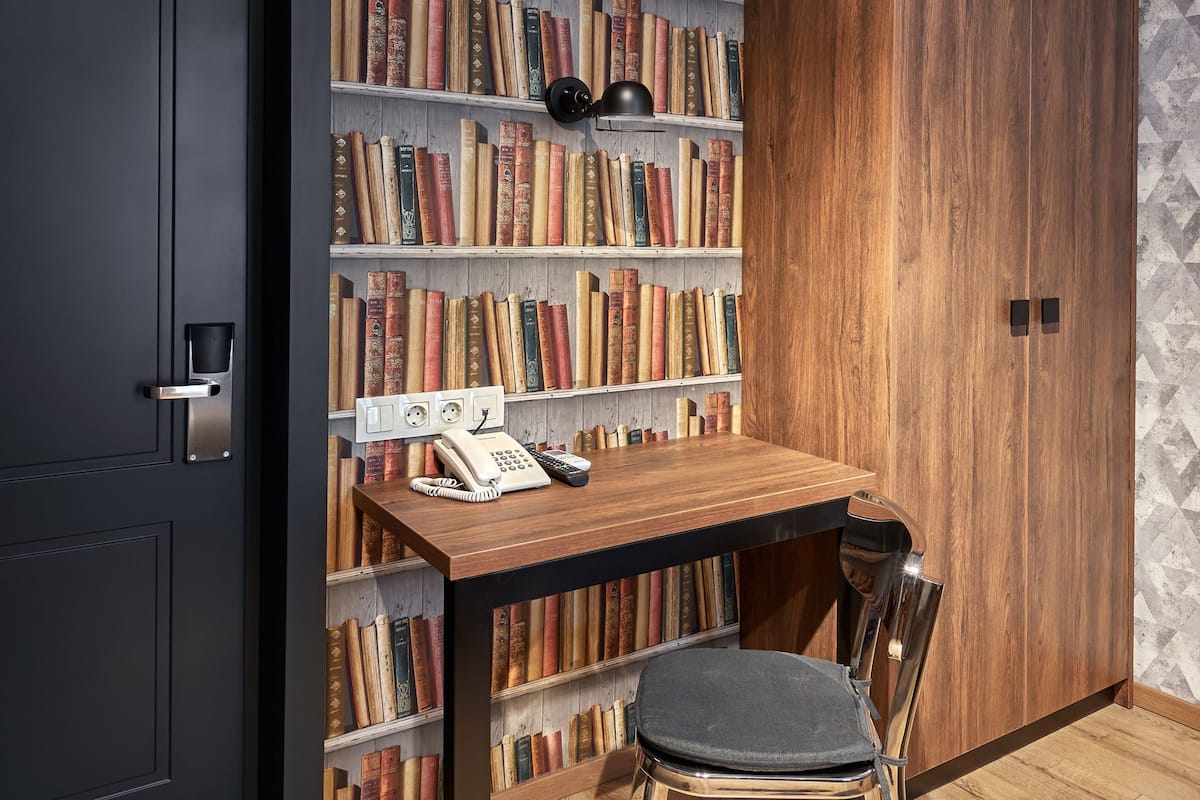 Kamar Twin | 1 kamar tidur, minibar, brankas, dan meja kerja