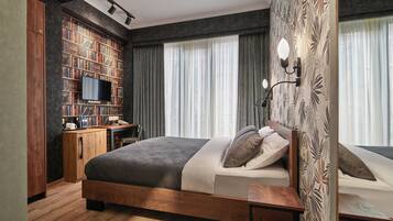 Double Room | 1 bedroom, minibar, in-room safe, desk